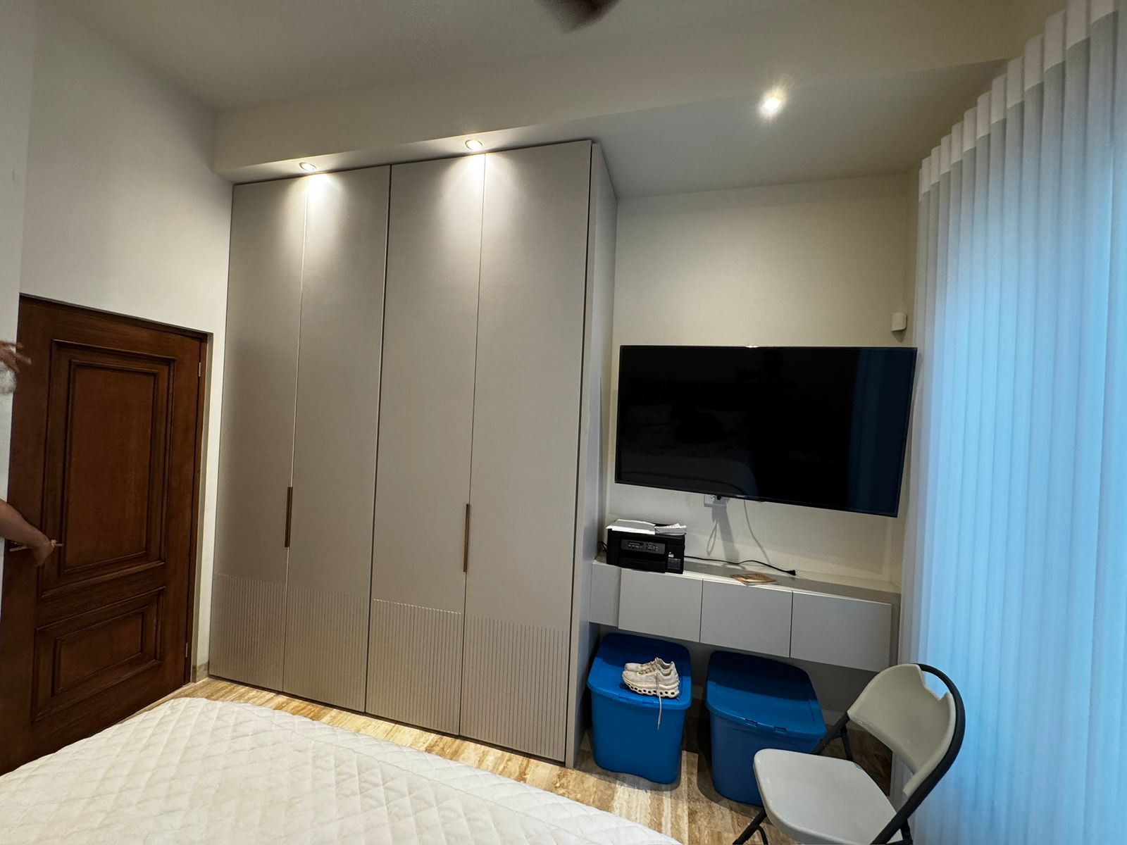 Clóset gris contemporáneo